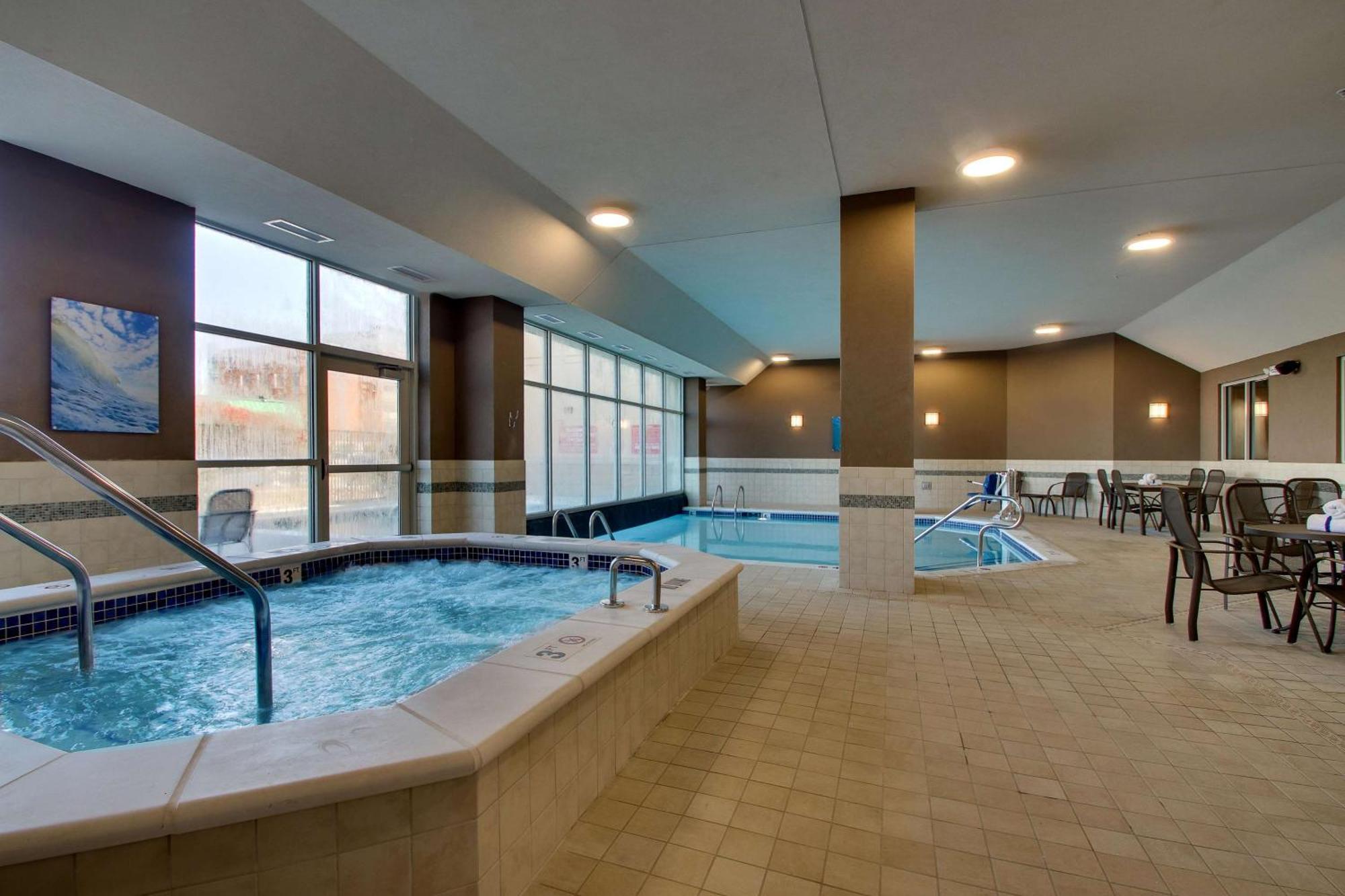 Drury Inn & Suites Iowa City Coralville Esterno foto