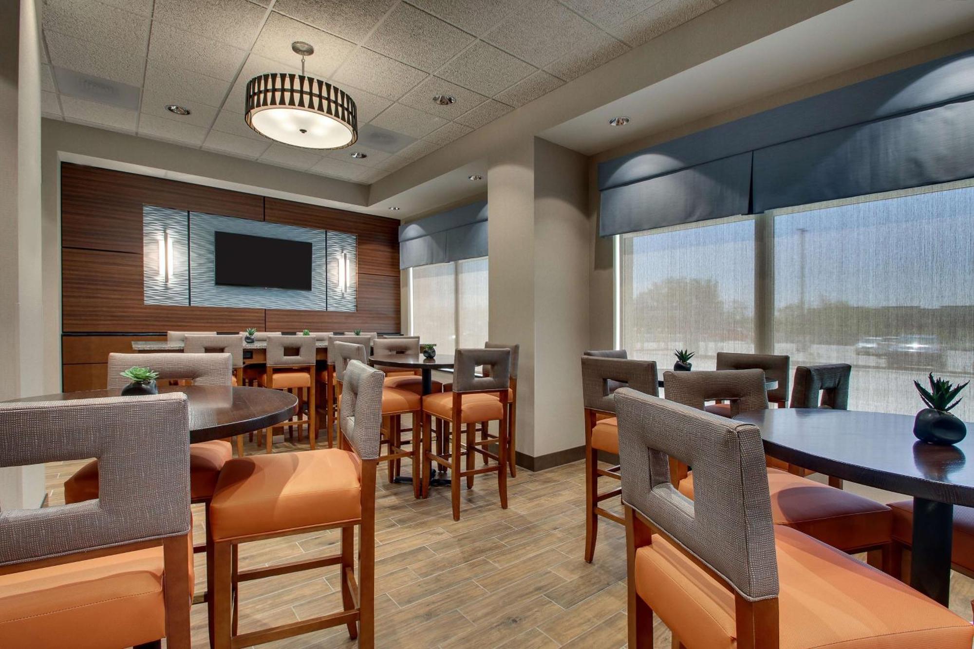Drury Inn & Suites Iowa City Coralville Esterno foto
